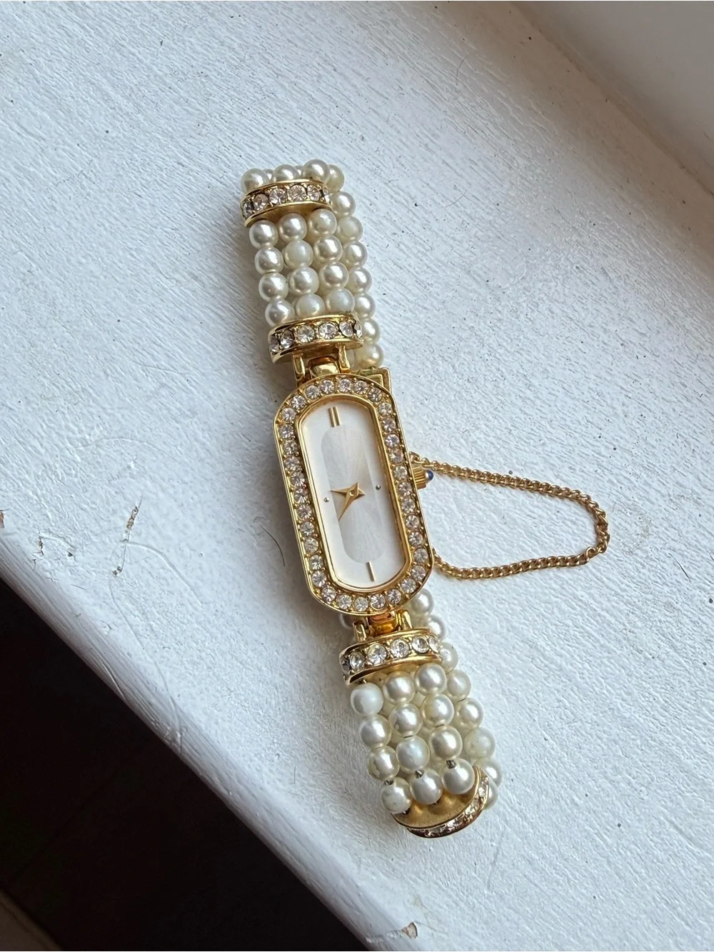 RARE Vintage 1993 Elizabeth Taylor Avon quartz evening star watch